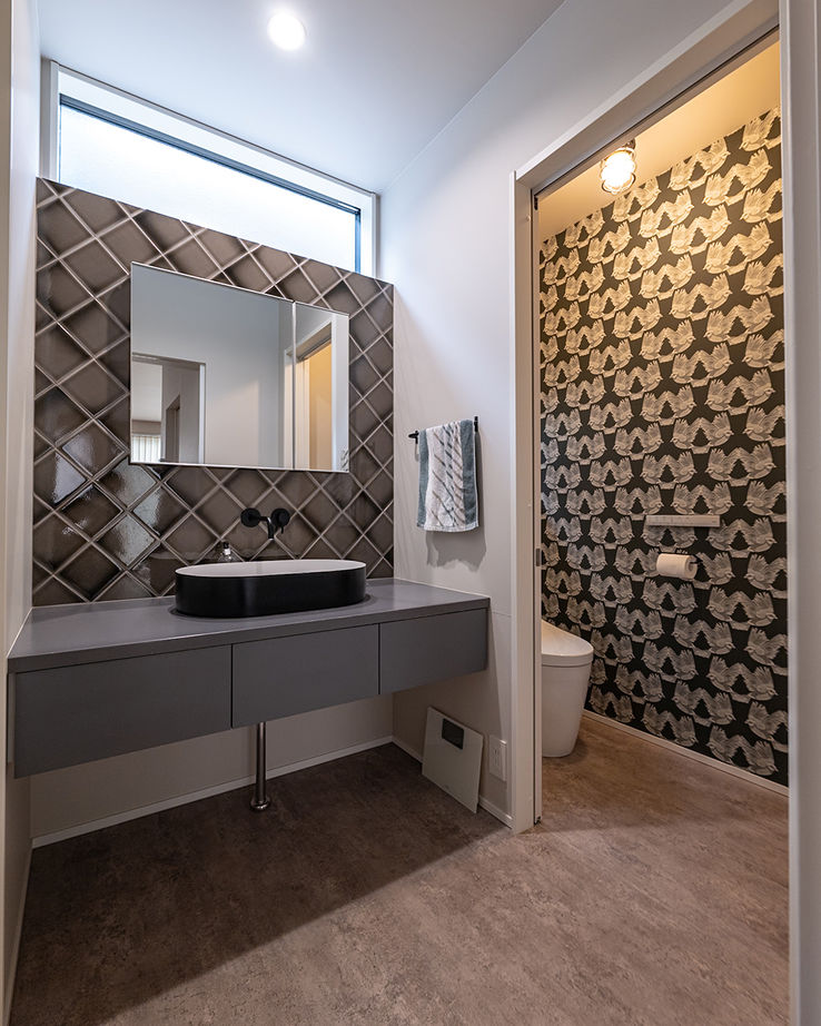 住空間設計Labo 【3000万円台・神戸市】階段を魅せる家。海外の調度品が映えるギャラリーのような空間設計の建築実例画像10