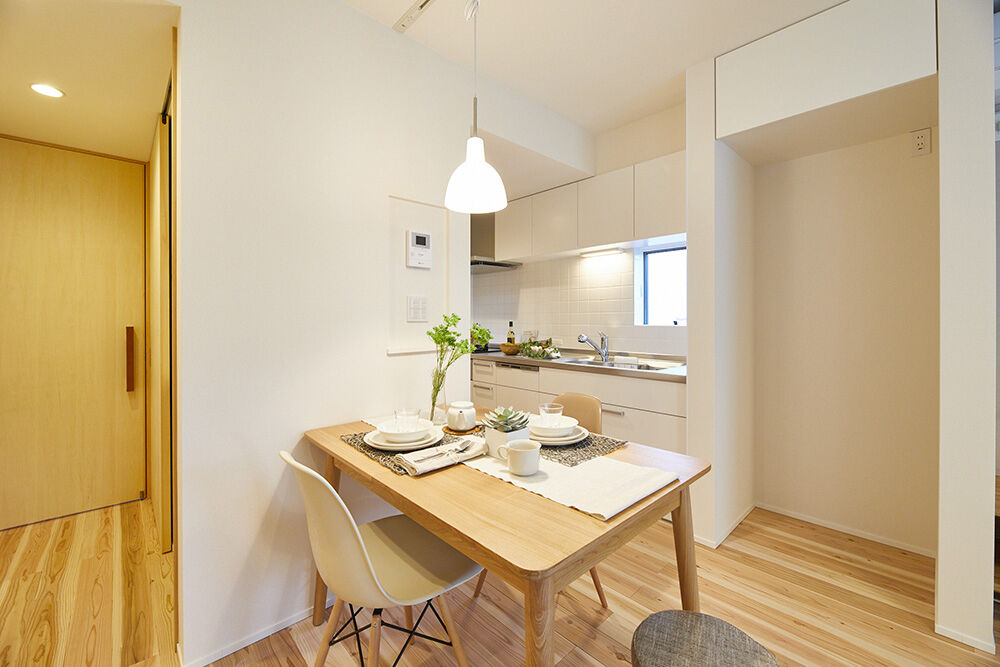 住空間設計Labo 【2000万円台・明石市】敷地16.1坪に建つ3階建ての家。抜け感のある大きな窓、ビルトインガレージも実現の建築実例画像3