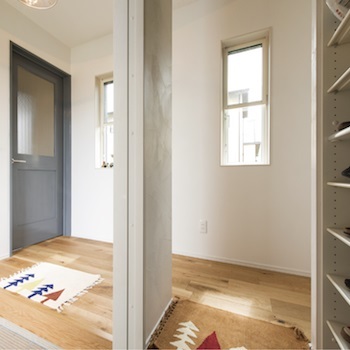 NOA HOME 大谷石を活かした、カフェのようなデザイン。おしゃれ×便利な間取りが両立した、36坪自然素材の家の建築実例画像4