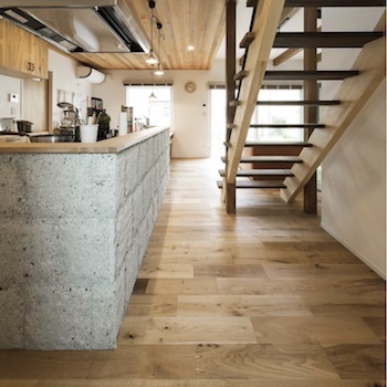 NOA HOME 大谷石を活かした、カフェのようなデザイン。おしゃれ×便利な間取りが両立した、36坪自然素材の家の建築実例画像5