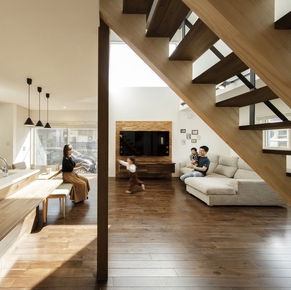 NOA HOME のびのび育て！願いを込めて。家族の時間を特別にする吹き抜けリビング《家族4人／33.5坪》の建築実例画像2