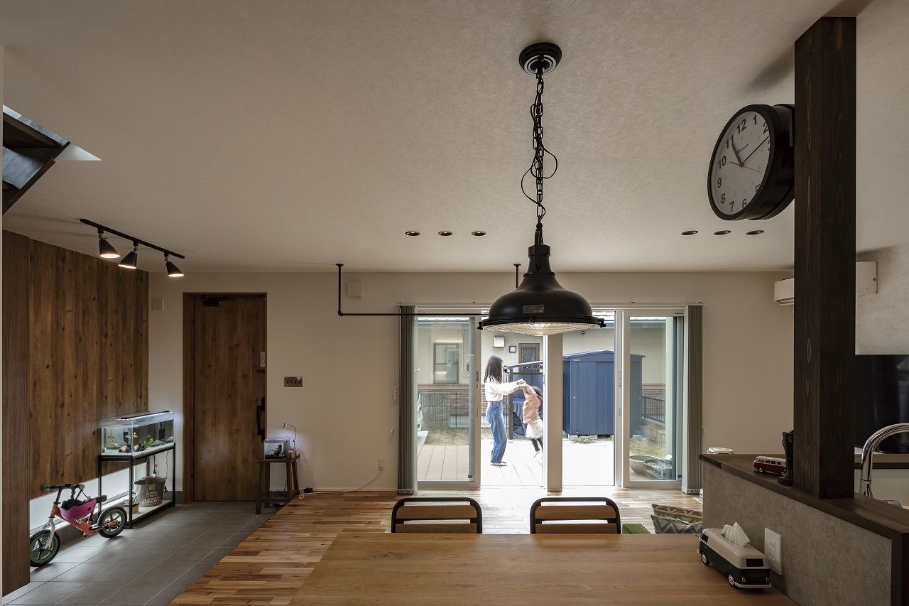 NOA HOME 理想をとことん実現！アカシア×アイアンで創り出す、ミッドセンチュリー31坪の住まいの建築実例画像4