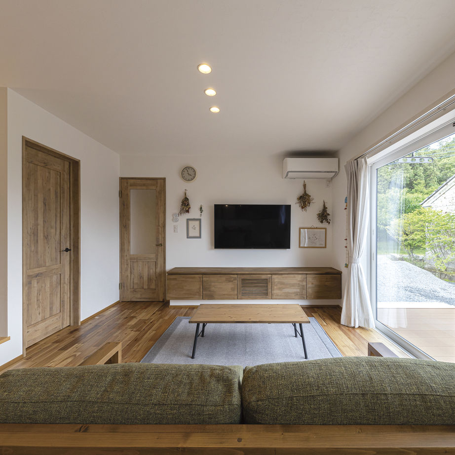 NOA HOME キッチンは好きな映画をイメージ。「好き」を具現化して叶えた、おうち時間を彩る28坪平屋の住まいの建築実例画像2