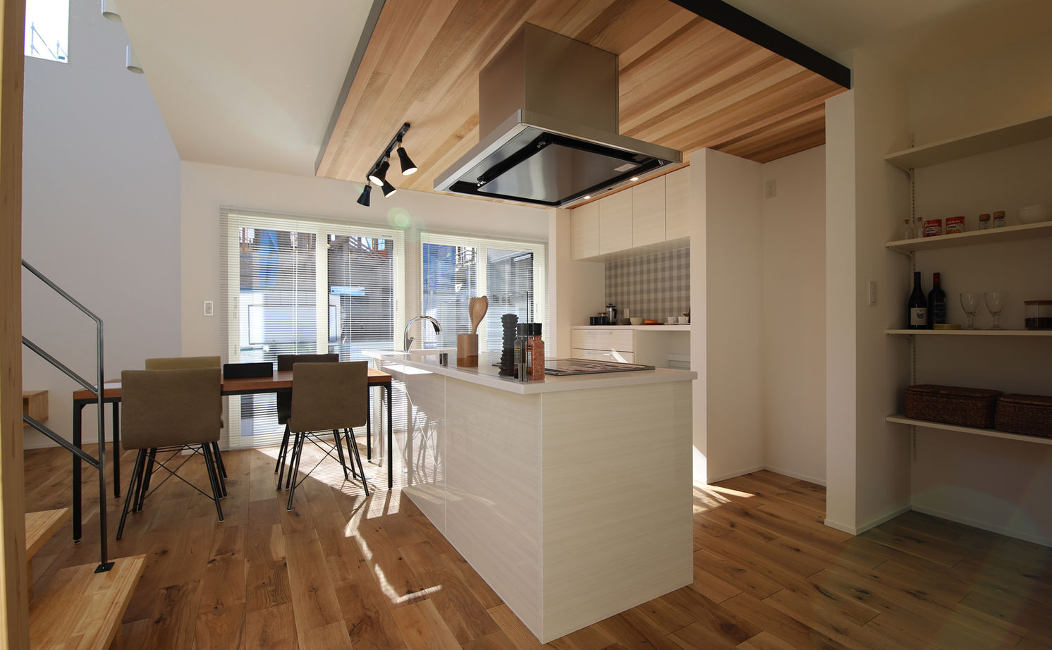 NOA HOME ダイニングでお酒を愉しむひとときに安らぐ…。暮らしの中で「好き」を身近に感じる34坪の住まいの建築実例画像6