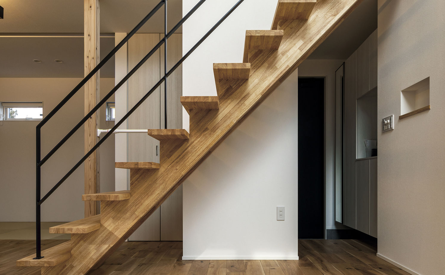 NOA HOME ダイニングでお酒を愉しむひとときに安らぐ…。暮らしの中で「好き」を身近に感じる34坪の住まいの建築実例画像8