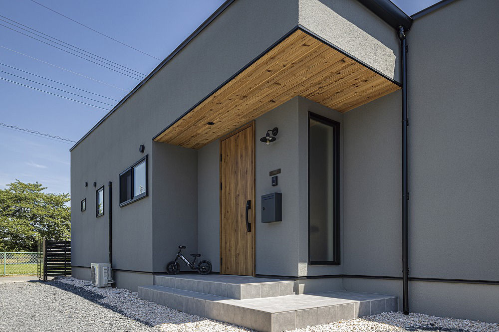 NOA HOME 巧みな素材使いで、理想の住まいをカタチに。シンプルな間取りで暮らしやすとカッコよさを叶えた27坪の平屋の建築実例画像3