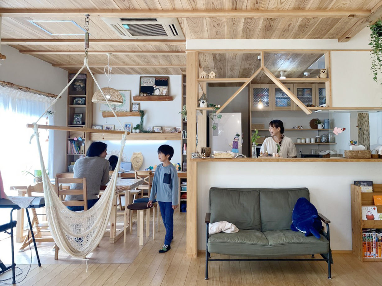 キミドリ建築 【2000万円台/30坪台/無垢材/間取り有】自然の造形で生まれる美しさ。枝付き大黒柱のある木の住まいの建築実例画像3