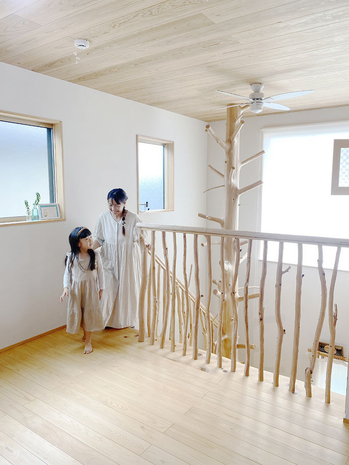 キミドリ建築 【2000万円台/30坪台/無垢材/間取り有】自然の造形で生まれる美しさ。枝付き大黒柱のある木の住まいの建築実例画像8