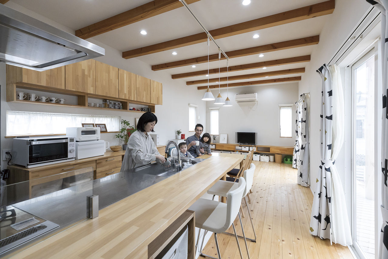 キミドリ建築 【3000万円台/40坪台/自然素材/間取り有】グラフィックデザイナーのアトリエを併設したナチュラルな住まいの建築実例画像2