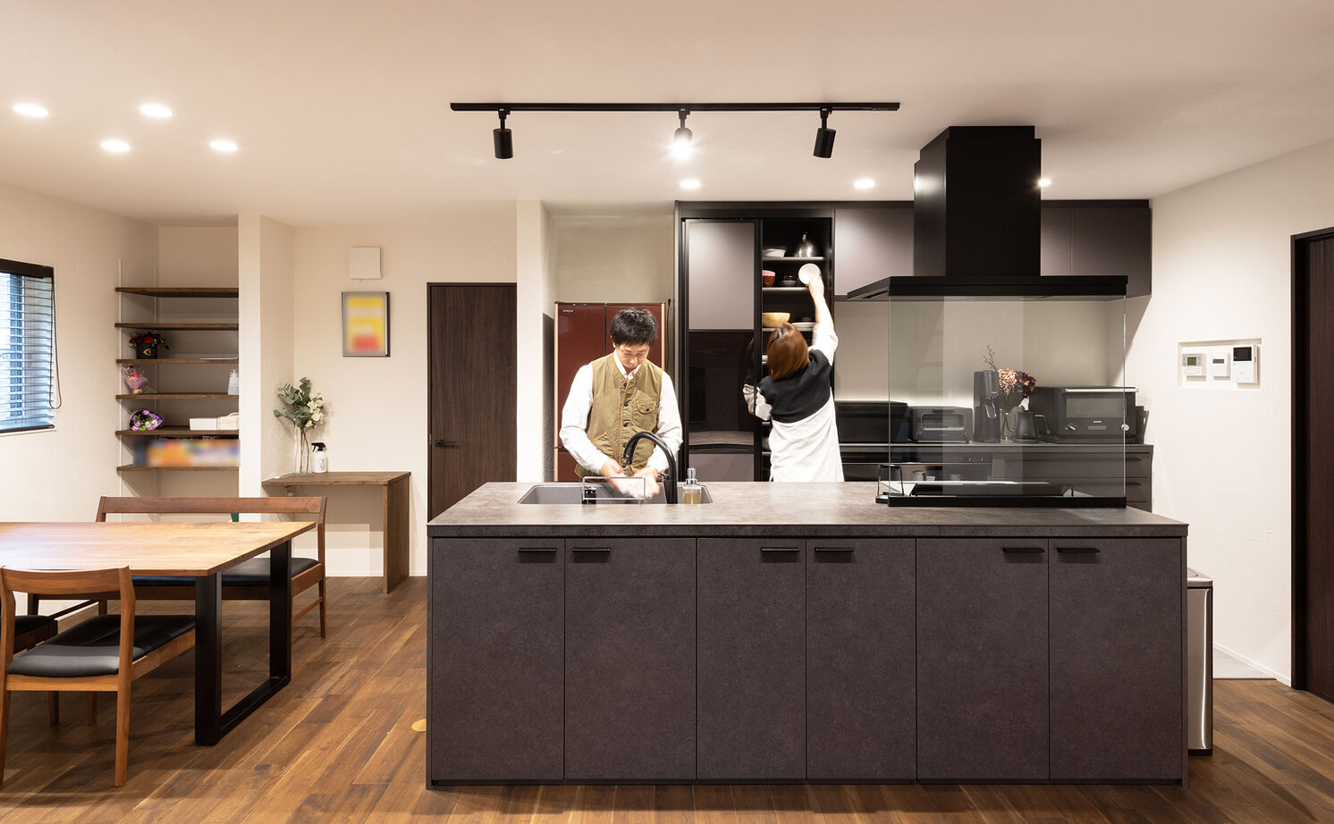 華建築 【3000万円台前半|37坪|平屋＋α|間取り図有】主寝室を１階にして快適生活を叶えたモダンデザインの家の建築実例画像5