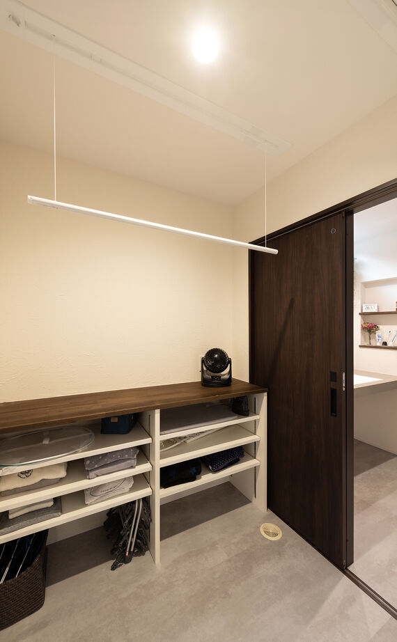 華建築 【3000万円台前半|37坪|平屋＋α|間取り図有】主寝室を１階にして快適生活を叶えたモダンデザインの家の建築実例画像11