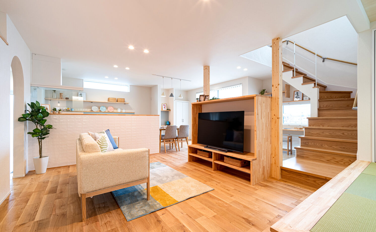 華建築 【2000万円台後半|吹抜け|間取り図有】スムーズな帰宅動線で子どもの自主性を自然に育む家の建築実例画像1