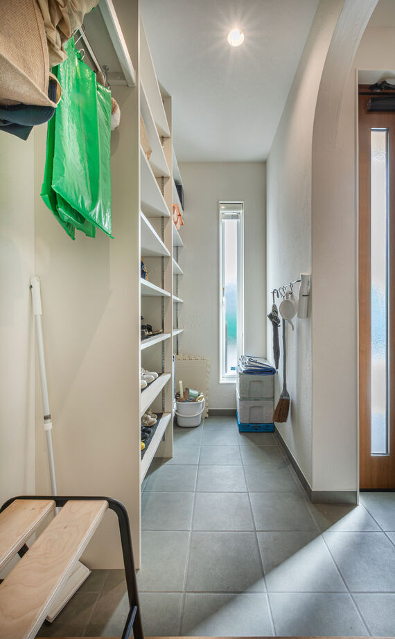 華建築 【2000万円台後半|29坪|平屋|間取り図有】回遊動線で快適生活。子育て中の共働き夫婦にゆとりもたらす平屋の建築実例画像4