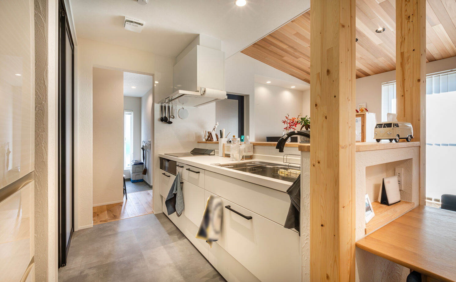 華建築 【2000万円台後半|29坪|平屋|間取り図有】回遊動線で快適生活。子育て中の共働き夫婦にゆとりもたらす平屋の建築実例画像8