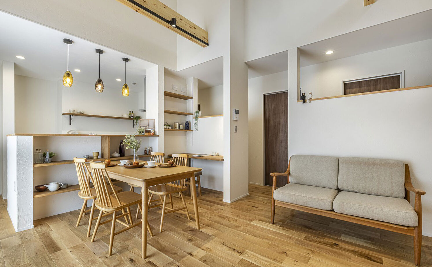 華建築 【2000万円台後半|25坪|平屋|間取り図有】趣味の陶芸作品を飾って楽しむ。回転扉のある遊び心満載の平屋の建築実例画像