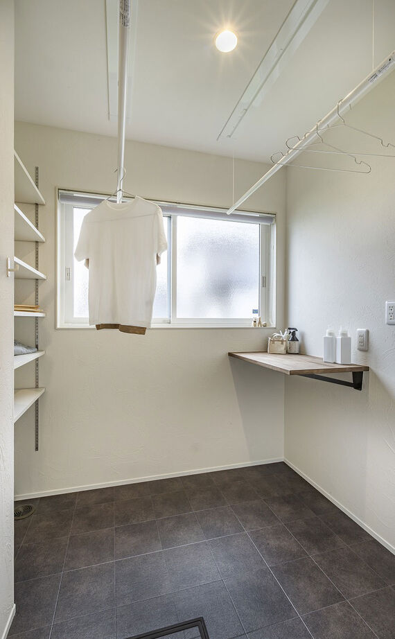 華建築 【2000万円台後半|25坪|平屋|間取り図有】趣味の陶芸作品を飾って楽しむ。回転扉のある遊び心満載の平屋の建築実例画像12