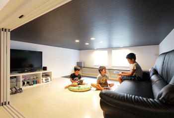 アッシュホーム 【愛知県/1000万円台/間取り図】大収納3層構造、吹抜けで繋がる平屋。生活にメリハリが生まれた暮らし実例の建築実例画像6