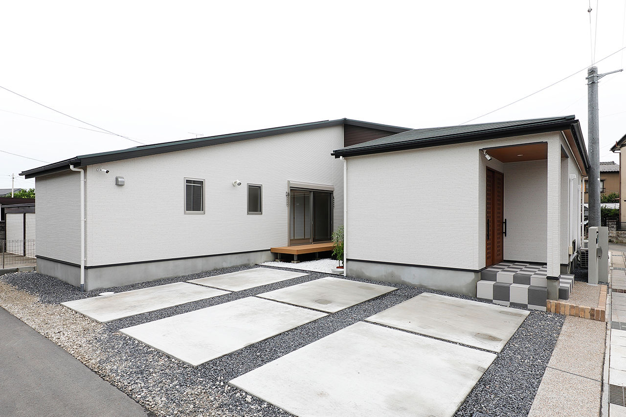 アッシュホーム 【愛知県/1740万円/間取り図】家中から中庭を望める、日本家屋の暮らしを叶える広い土間ありきの平屋実例の建築実例画像2