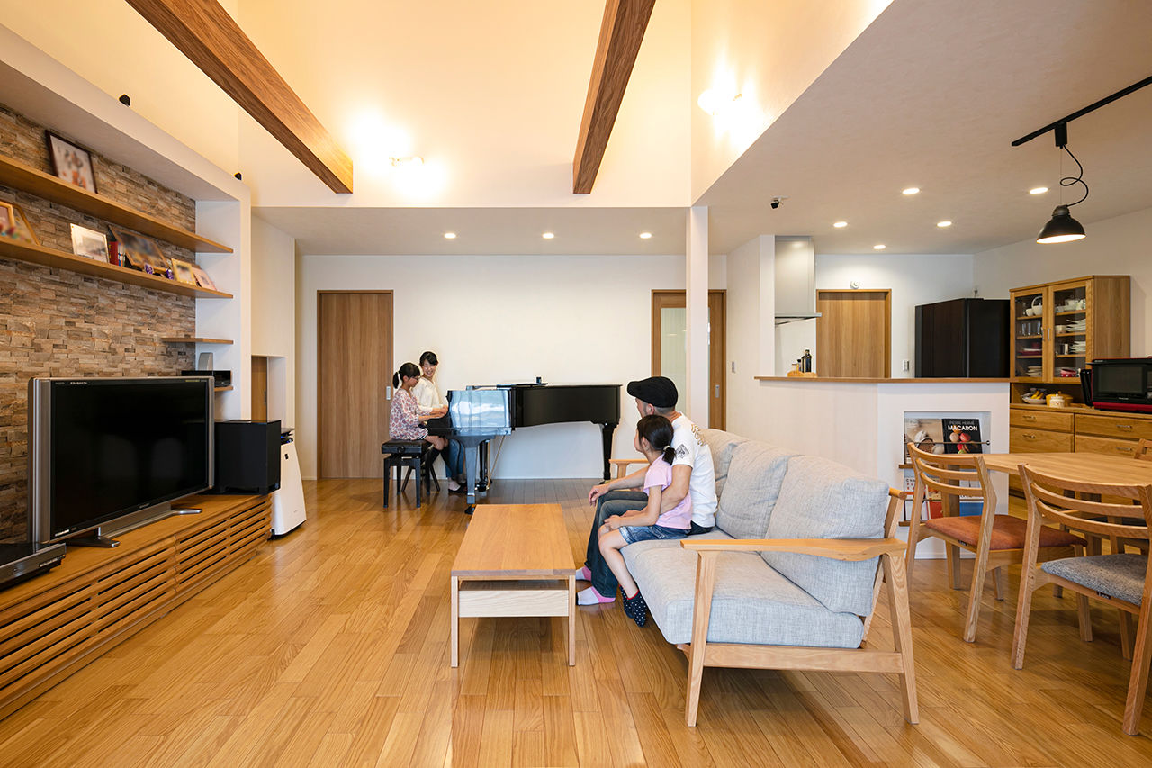 アッシュホーム 【一宮市×1000万円台後半×間取り図有】広々LDKを中心に快適動線で家事も楽！大収納のある1.5階建ての平屋の建築実例画像