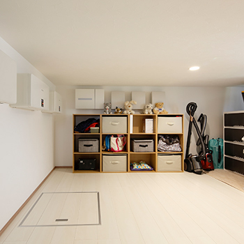 アッシュホーム 【愛知県/価格1000万円台/間取り図】1.5階で吹き抜け＆スキップフロア&大収納のあるおしゃれなコの字型平屋の建築実例画像8