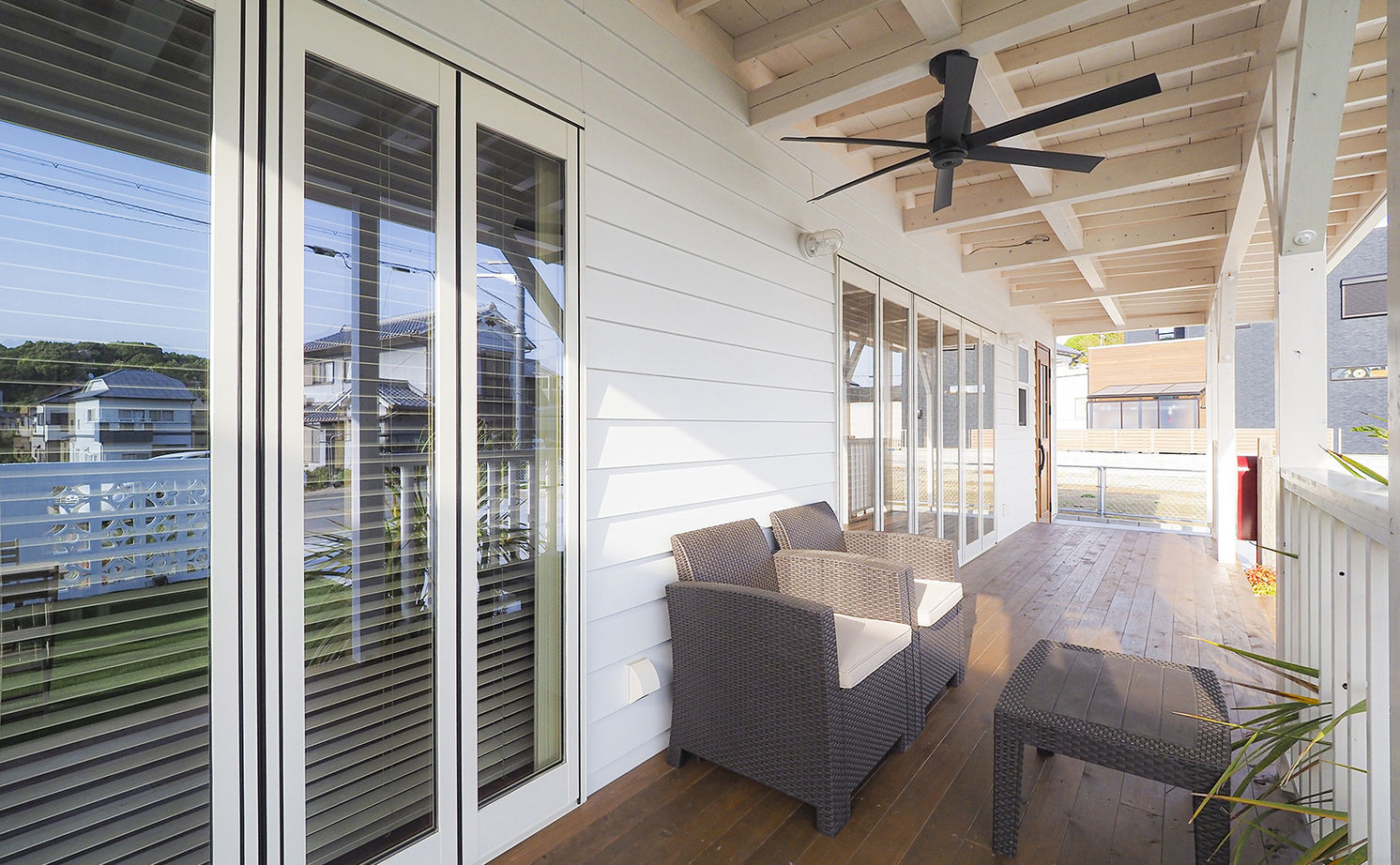 アートハウス 【奈良/平屋/2000万円台/間取り有】ラップサイディングにカバードポーチのカリフォルニアスタイルのお家の建築実例画像3