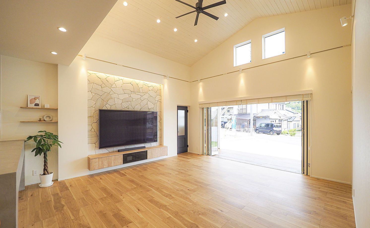 アートハウス 【奈良/平屋/2000万円台/間取り有】ラップサイディングにカバードポーチのカリフォルニアスタイルのお家の建築実例画像4