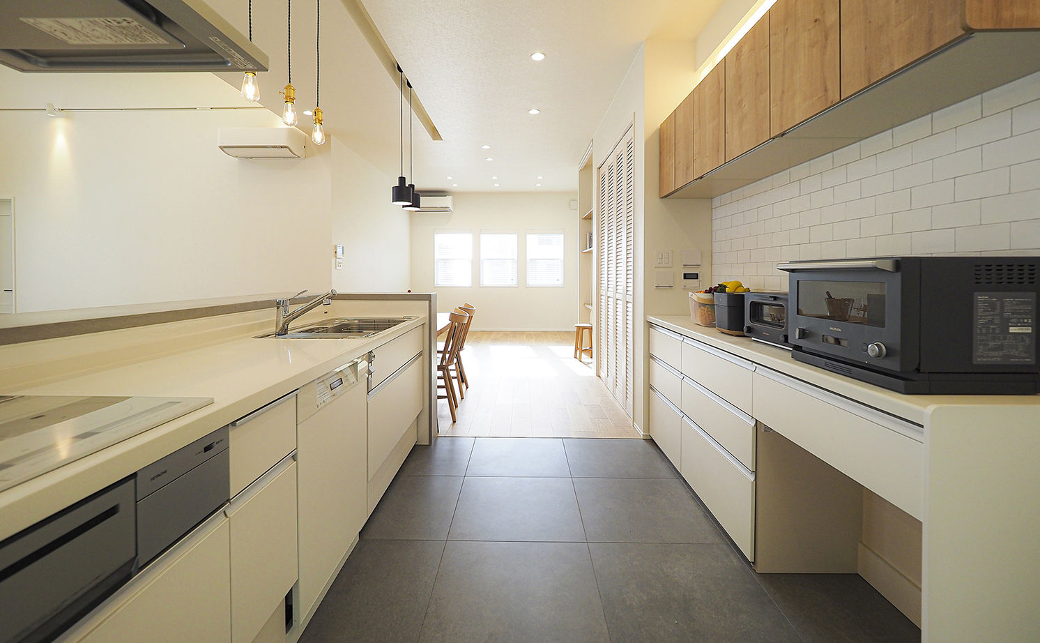 アートハウス 【奈良/平屋/2000万円台/間取り有】ラップサイディングにカバードポーチのカリフォルニアスタイルのお家の建築実例画像6