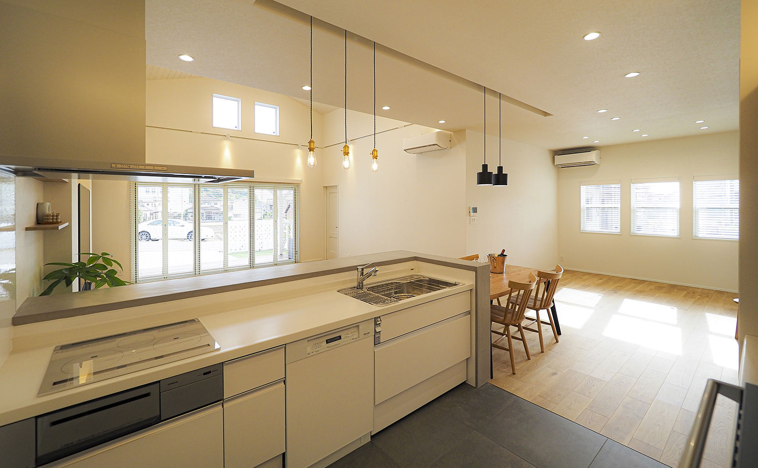 アートハウス 【奈良/平屋/2000万円台/間取り有】ラップサイディングにカバードポーチのカリフォルニアスタイルのお家の建築実例画像7