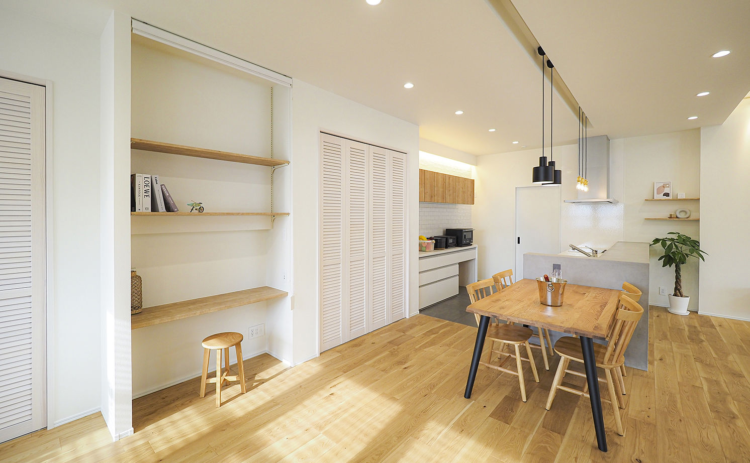 アートハウス 【奈良/平屋/2000万円台/間取り有】ラップサイディングにカバードポーチのカリフォルニアスタイルのお家の建築実例画像8