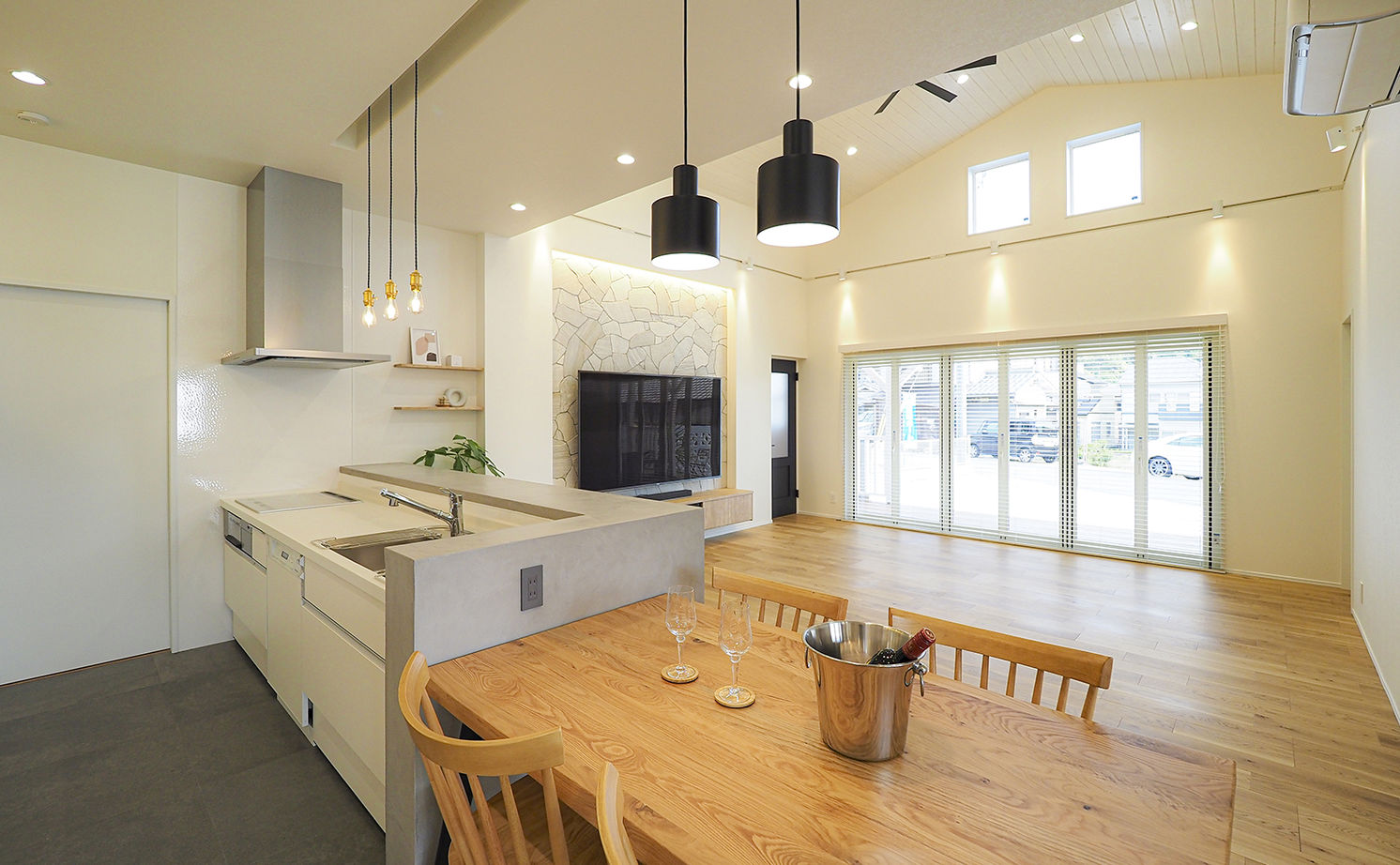 アートハウス 【奈良/平屋/2000万円台/間取り有】ラップサイディングにカバードポーチのカリフォルニアスタイルのお家の建築実例画像9