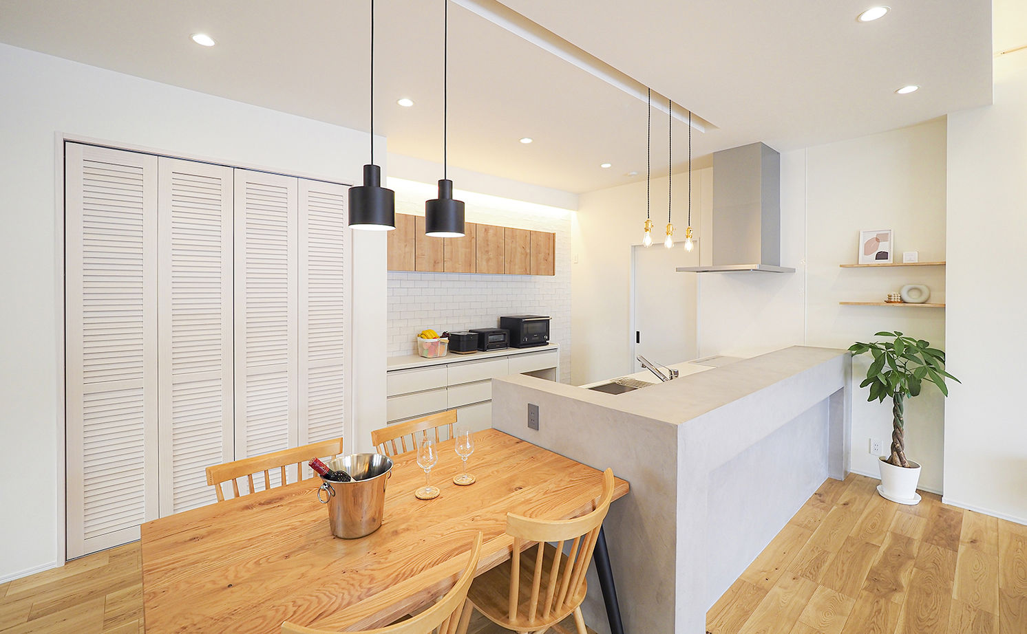 アートハウス 【奈良/平屋/2000万円台/間取り有】ラップサイディングにカバードポーチのカリフォルニアスタイルのお家の建築実例画像10