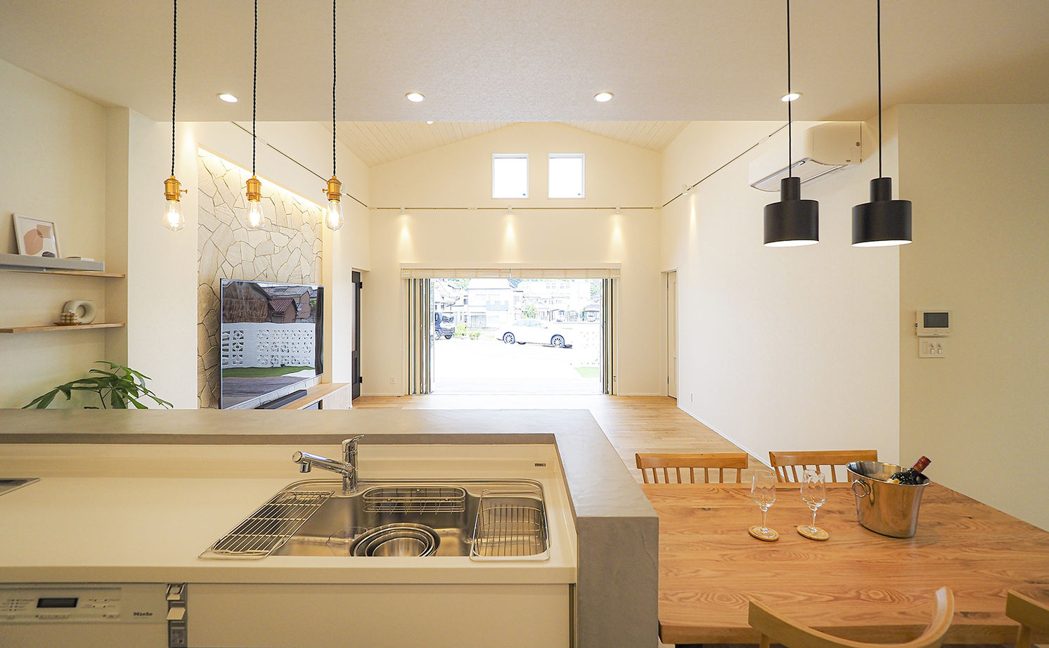 アートハウス 【奈良/平屋/2000万円台/間取り有】ラップサイディングにカバードポーチのカリフォルニアスタイルのお家の建築実例画像11