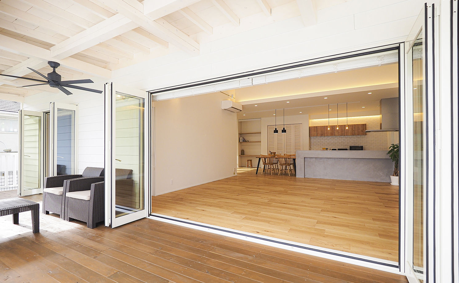 アートハウス 【奈良/平屋/2000万円台/間取り有】ラップサイディングにカバードポーチのカリフォルニアスタイルのお家の建築実例画像17