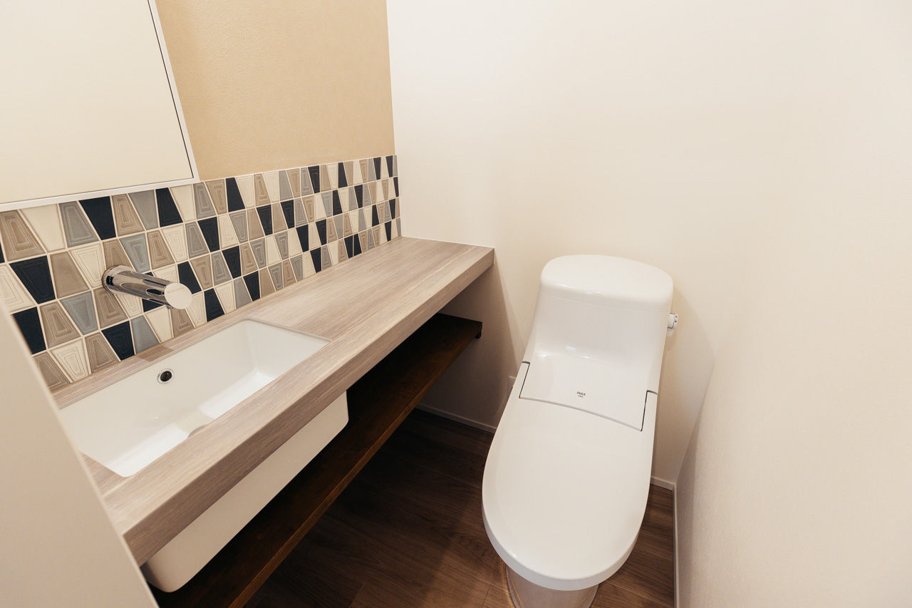 アートハウス 【1990万円・間取り図あり】リゾート感あふれるお洒落な店舗付住宅の建築実例画像9