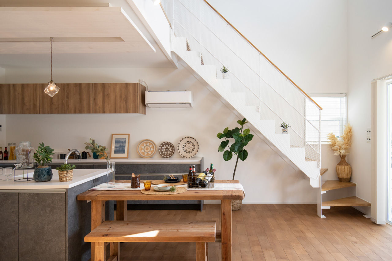 アートハウス 【3000万円台】無垢床や板張りの天井、琉球石灰岩。自然素材を印象的に使った家の建築実例画像2