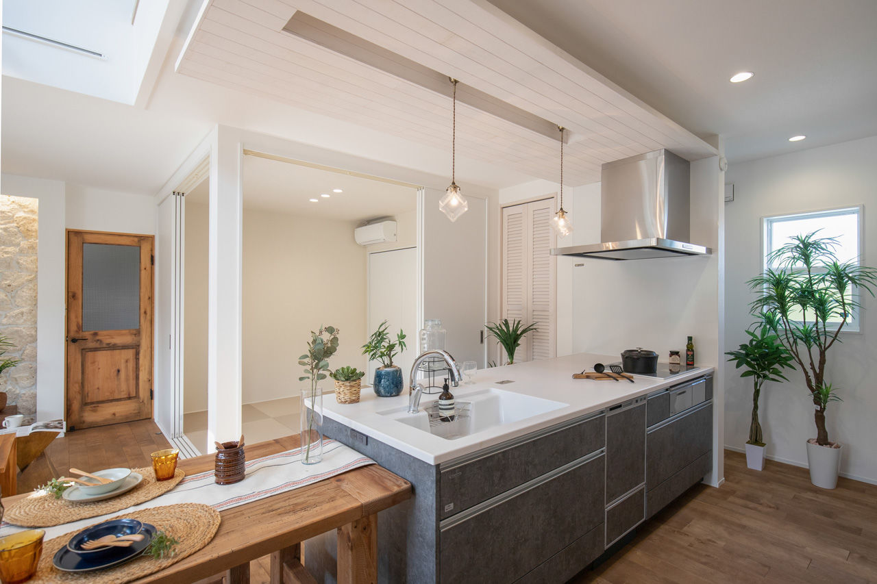 アートハウス 【3000万円台】無垢床や板張りの天井、琉球石灰岩。自然素材を印象的に使った家の建築実例画像4