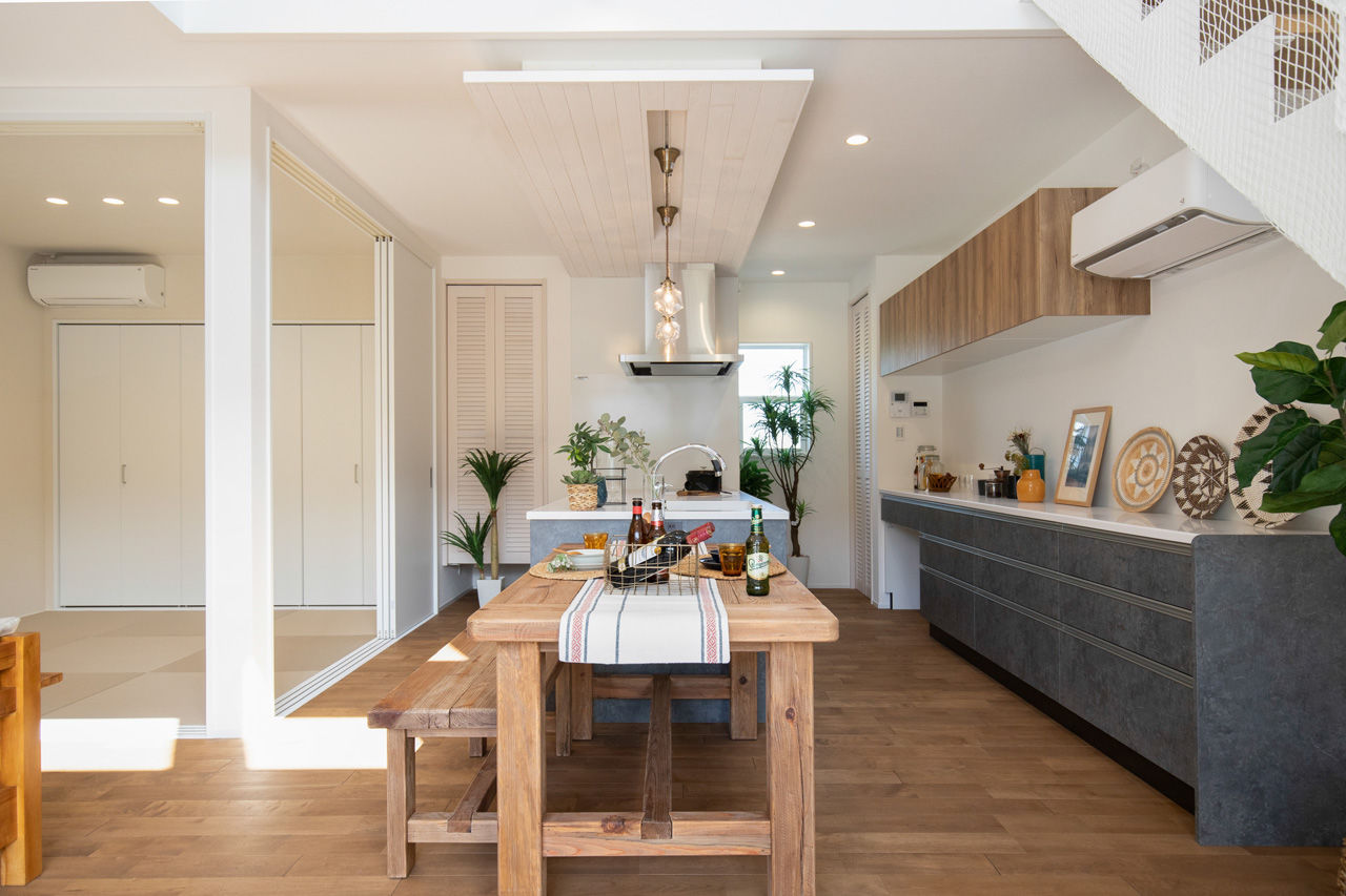 アートハウス 【3000万円台】無垢床や板張りの天井、琉球石灰岩。自然素材を印象的に使った家の建築実例画像6
