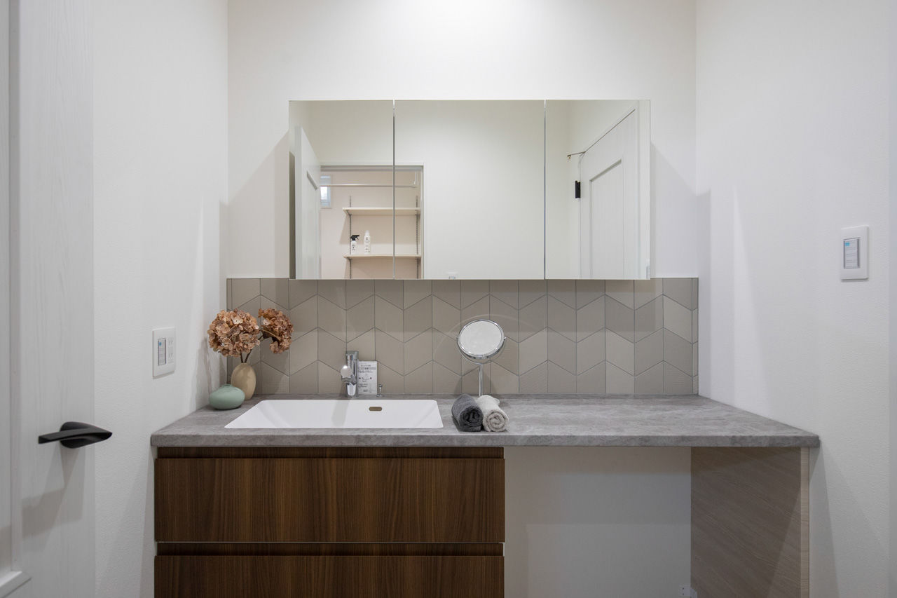 アートハウス 【3000万円台】無垢床や板張りの天井、琉球石灰岩。自然素材を印象的に使った家の建築実例画像9