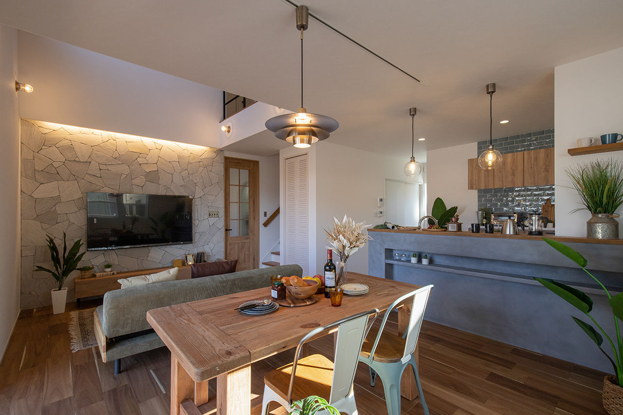 アートハウス 【4000万円台/62.5坪】オーバースライダーのインナーガレージ付。趣味を満喫、カリフォルニアスタイルの家の建築実例画像2