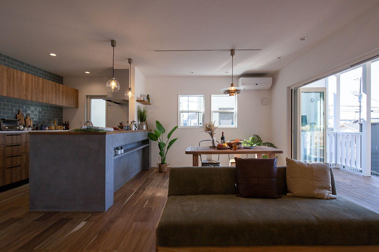 アートハウス 【4000万円台/62.5坪】オーバースライダーのインナーガレージ付。趣味を満喫、カリフォルニアスタイルの家の建築実例画像3