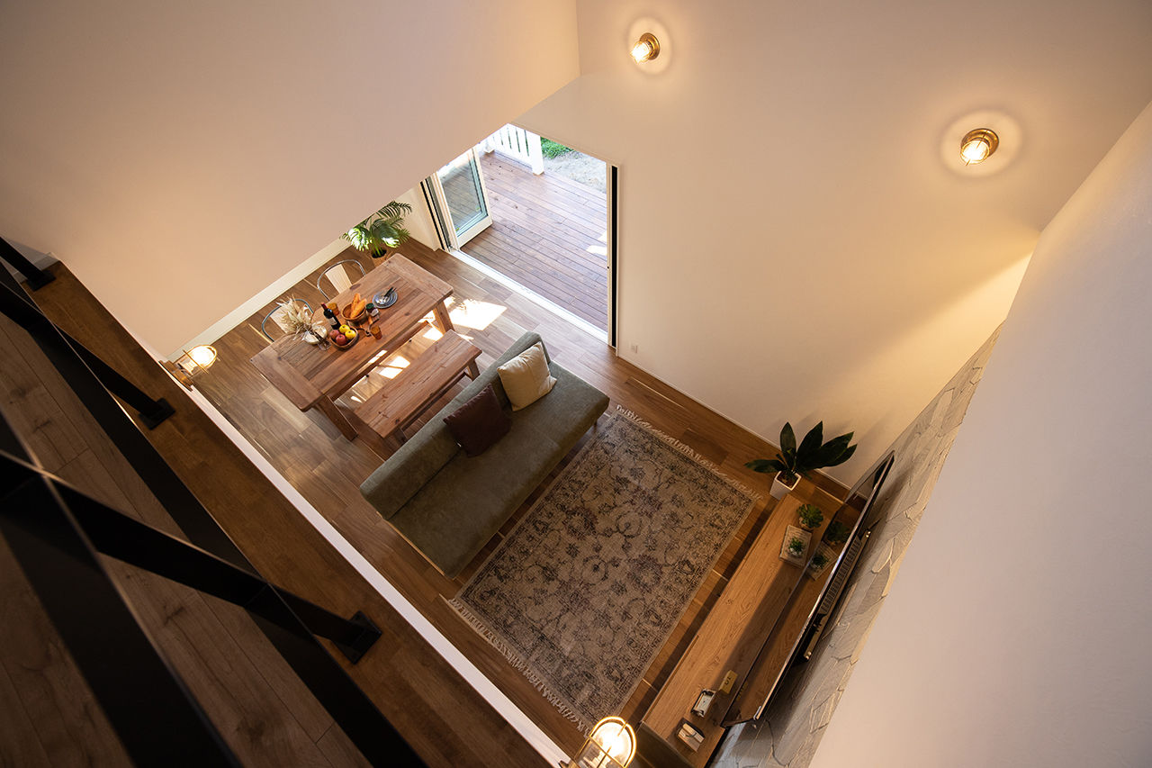 アートハウス 【4000万円台/62.5坪】オーバースライダーのインナーガレージ付。趣味を満喫、カリフォルニアスタイルの家の建築実例画像6