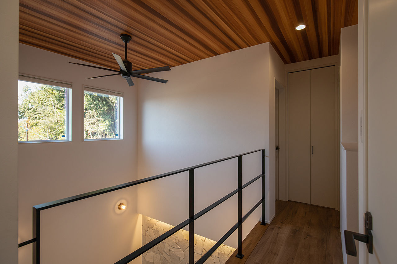 アートハウス 【4000万円台/62.5坪】オーバースライダーのインナーガレージ付。趣味を満喫、カリフォルニアスタイルの家の建築実例画像7