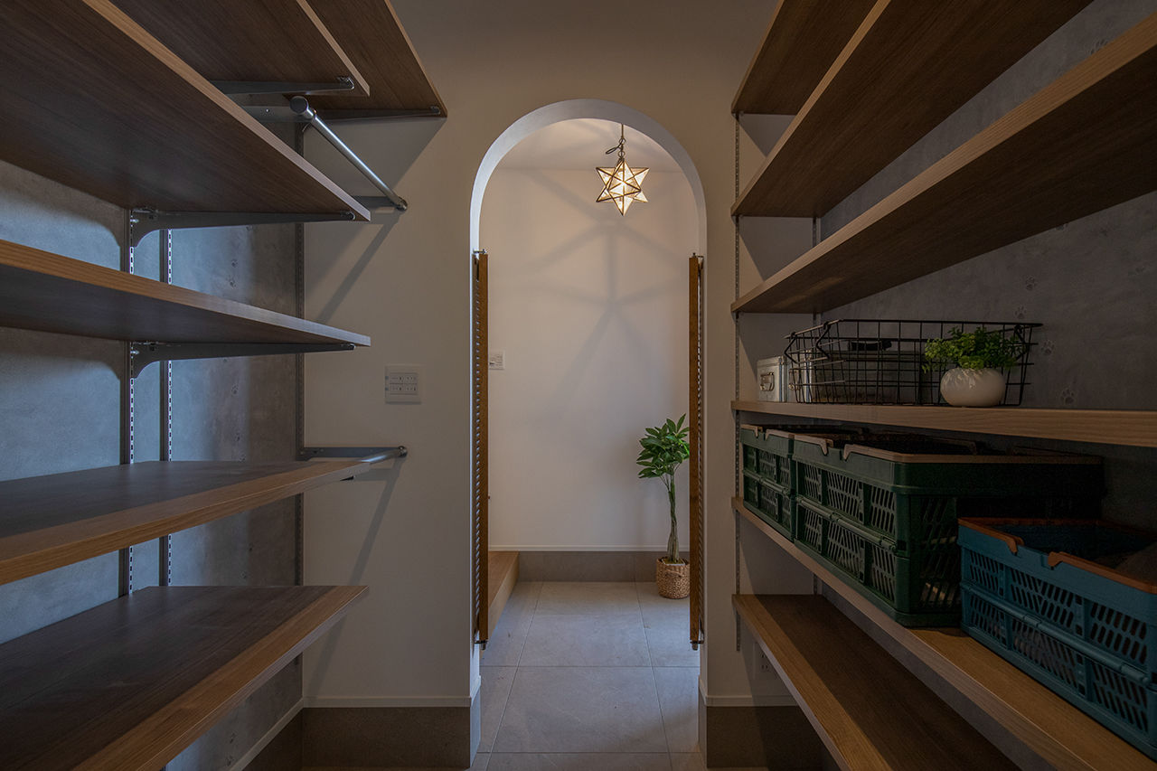 アートハウス 【4000万円台/62.5坪】オーバースライダーのインナーガレージ付。趣味を満喫、カリフォルニアスタイルの家の建築実例画像8