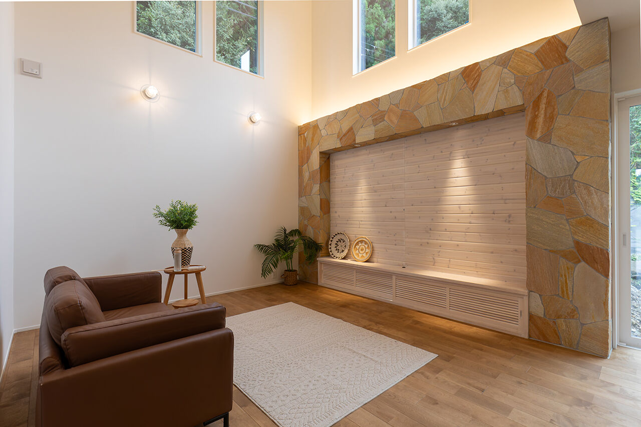 アートハウス 【4000万円台～】おしゃれなブルーがアクセント、自然豊かな周囲と調和したカリフォルニアスタイルの家の建築実例画像3