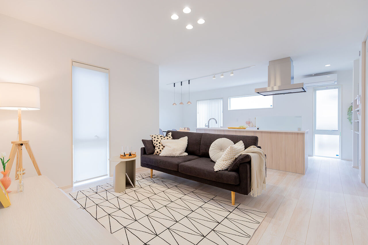 永代ハウス長崎 【Ｌ字型LDK/シューズクローク】白をテーマにしたコーディネートで実現してくれた、明るい暮らしの建築実例画像2