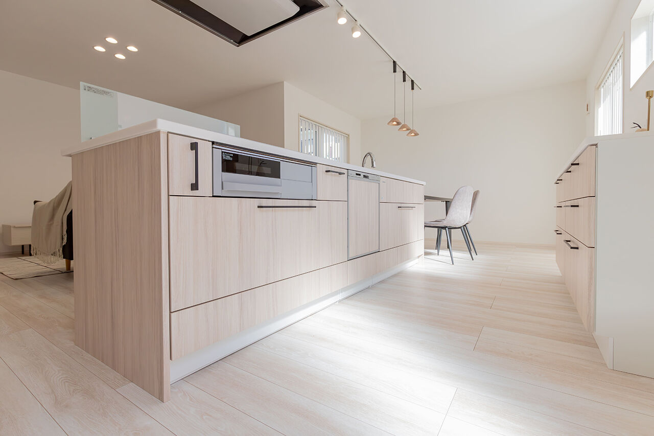 永代ハウス長崎 【Ｌ字型LDK/シューズクローク】白をテーマにしたコーディネートで実現してくれた、明るい暮らしの建築実例画像4