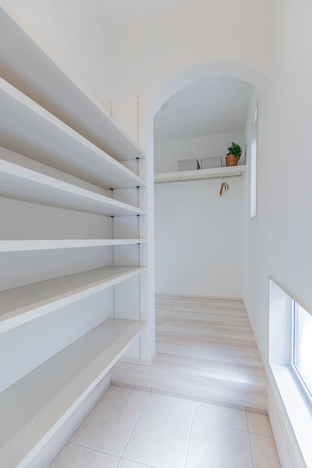 永代ハウス長崎 【Ｌ字型LDK/シューズクローク】白をテーマにしたコーディネートで実現してくれた、明るい暮らしの建築実例画像10