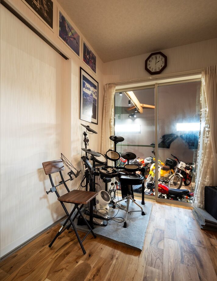 ワクワクプロジェクト／三光ホーム 【3000万円台/43.7坪/間取り有】バイク乗り夫婦が叶えた10台以上の愛車を格納するアメリカンガレージハウスの建築実例画像8