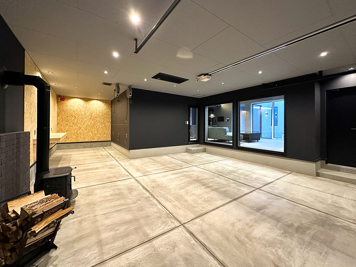 ファインホーム 【ビルトインガレージ｜バイク｜平屋｜中庭】車好きが憧れる、贅沢なガレージハウスの建築実例画像2