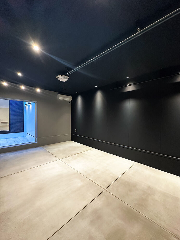 ファインホーム 【ビルトインガレージ｜3LDK｜キャットウォーク】人も猫も楽しく！中庭越しに愛車を眺めるガレージハウスの建築実例画像2